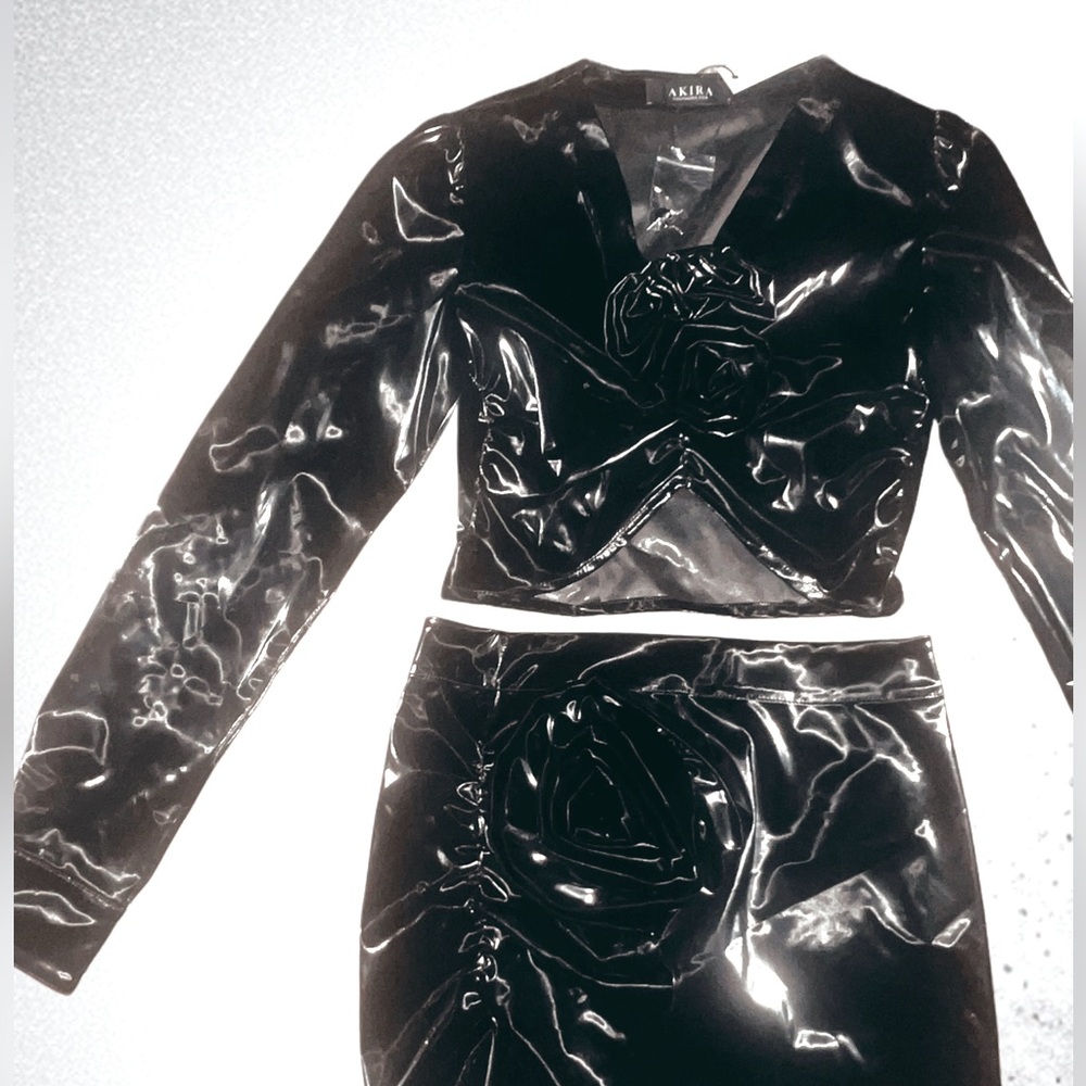 Sexy AKIRA ‘Liquid Velvet’ Vinyl Goth Top & Skirt Set - Picture 5 of 6
